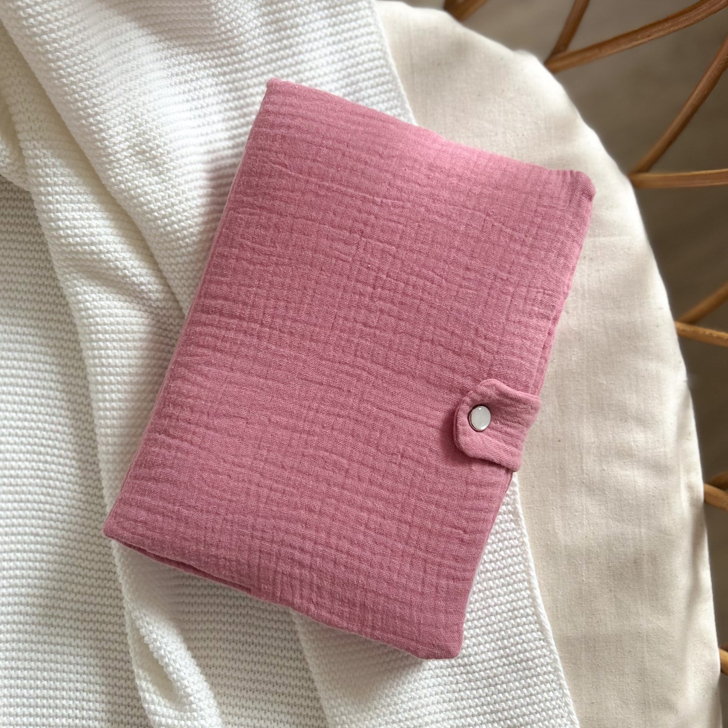 Protège carnet de santé brodé - Vieux Rose -